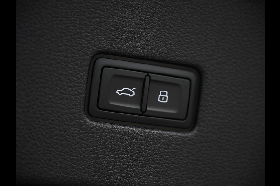 Audi Q8 E-Hybrid Quattro 360KW Competition Plus | Panoramadak | 5 Jr Garantie | Alcantara Hemelbekleding | Carbon Inleg | Stoelmassage + Ventilatie | Achterasbesturing | 360 Camera | B&O Sound | HUD | OLED | Soft Close | Ambiance Interieur |
