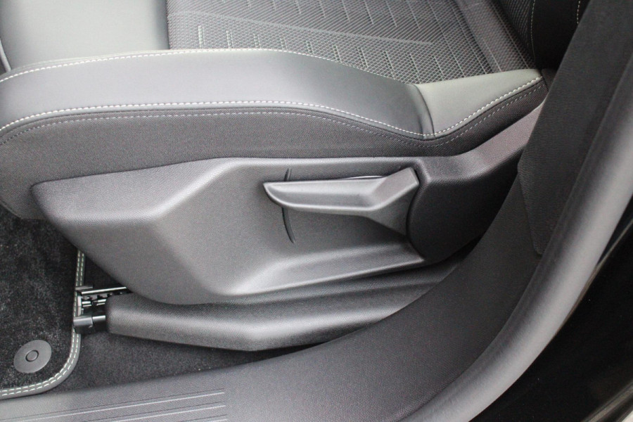 Peugeot 3008 1.2 Hybrid 145PK GT | ELEKTRISCH BEDIENBARE ACHTERKLEP | NAVIGATIE | DRAADLOZE APPLE CARPLAY/ANDROID AUTO | SFEER VERLICHTING | ACHTERUITRIJ CAMERA | PARKEERSENSOREN VOOR EN ACHTER | FULL LED KOPLAMPEN | KEYLESS ENTRY/START | ADAPTIVE CRUISE CONTROL | STOEL/STUUR VERWARMING | LICHTMETALEN VELGEN 19" | DAB+ RADIO |