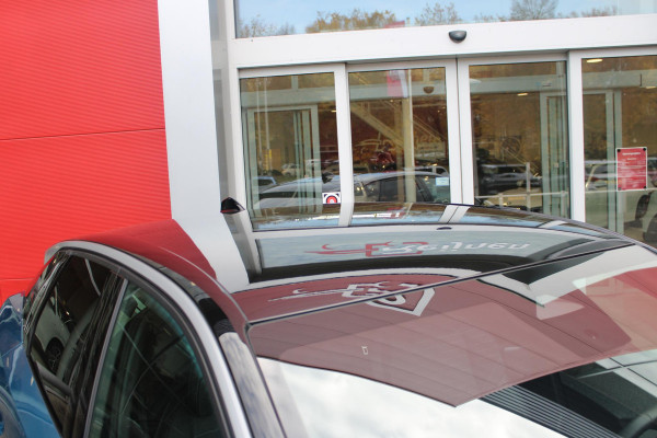 Peugeot 3008 1.2 Hybrid 145PK GT | ELEKTRISCH BEDIENBARE ACHTERKLEP | NAVIGATIE | DRAADLOZE APPLE CARPLAY/ANDROID AUTO | SFEER VERLICHTING | ACHTERUITRIJ CAMERA | PARKEERSENSOREN VOOR EN ACHTER | FULL LED KOPLAMPEN | KEYLESS ENTRY/START | ADAPTIVE CRUISE CONTROL | STOEL/STUUR VERWARMING | LICHTMETALEN VELGEN 19" | DAB+ RADIO |