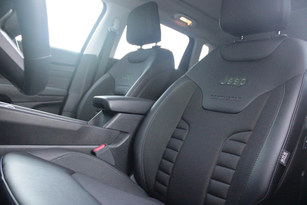 Jeep Compass 4xe 240PK Plug-in Hybrid Electric NORTH STAR | PANORAMA SCHUIF/KANTEL DAK | WINTERPACK: STOEL/STUUR/PARKEERNSENSOREN/RUITENSPROEIER VERWARMBAAR | SAFETY PACK: 360° CAMERA/DODEHOEK BEWAKING/BUITENSPIEGELS MET INSTAPVERLICHTING | 10,1" TOUCHSCREEN MET NAVIGATIE/ADAPTIVE CRUISE CONTROL INCL LANE CENTERING ASSIST/VERKEERSBORDEN INFORMATIE/DRAADLOZE TELEFOONLADER/HANDSFREE ELEKTRISCH BEDIENBARE ACHTERKLEP | PREMIUM AUDIO SYSTEEM MET 9 SPEAKERS & SUBWOOVER "ALPINE" | KEYLESS ENTRY | DRAADLOZE APPLE CARPLAY/ANDROID AUTO | 18" LICHTMETALEN VELGEN | ALL SEASON BANDEN |