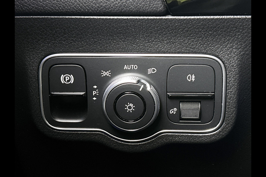 Mercedes-Benz GLA 250 e AMG Line | AMG-LIne In en Exterieur | 360 Camera | Sfeerverlichting | Navigatie | Keyless entry|  Easy-pack | Inclusief 24 maanden MB Certified garantie voor Europa.