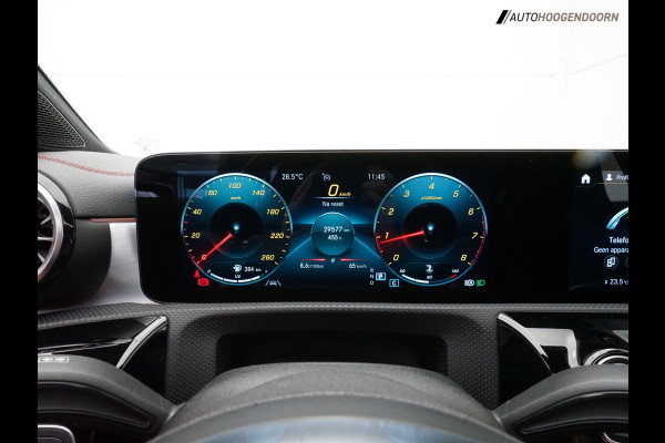 Mercedes-Benz CLA-Klasse Shooting Brake 180 Business Solution AMG (APPLE CARPLAY,PANORAMADAK,STOELVERWARMING,SFEERVERLICHTING,LED)