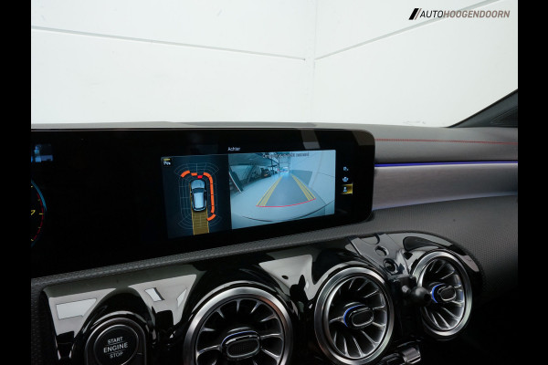 Mercedes-Benz CLA-Klasse Shooting Brake 180 Business Solution AMG (APPLE CARPLAY,PANORAMADAK,STOELVERWARMING,SFEERVERLICHTING,LED)