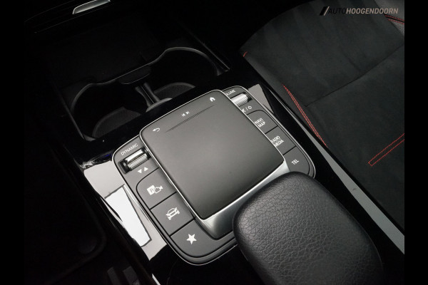 Mercedes-Benz CLA-Klasse Shooting Brake 180 Business Solution AMG (APPLE CARPLAY,PANORAMADAK,STOELVERWARMING,SFEERVERLICHTING,LED)
