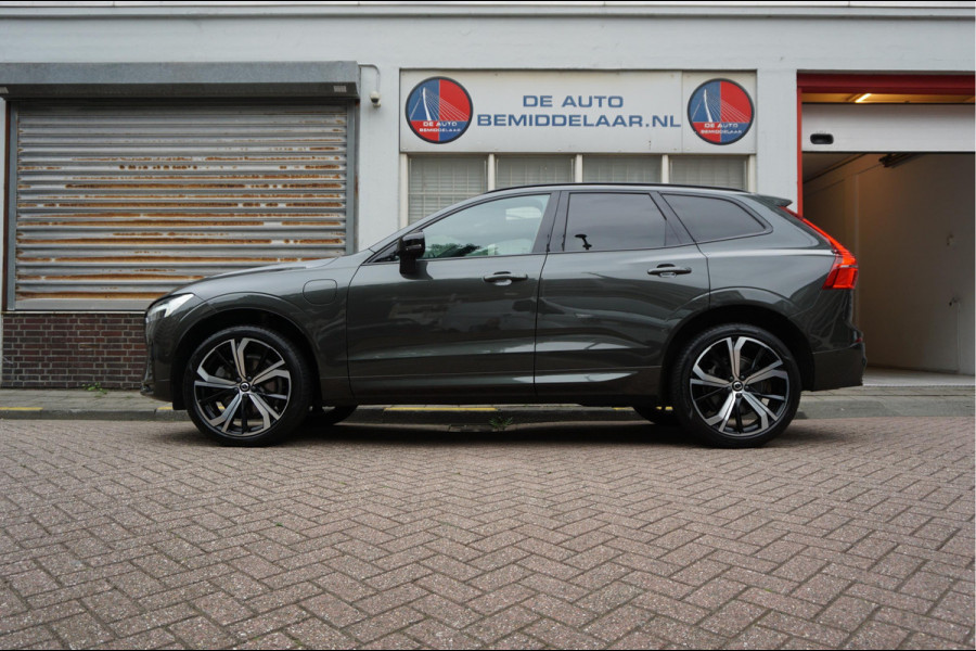 Volvo XC60 2.0 T6 Plug-in hybrid AWD Ultra Black Edition R-Design | Panoramadak | Trekhaak | 360 camera | Adaptive+Lane | Harman Kardon | 21inch | Dealer onderhouden Recharge