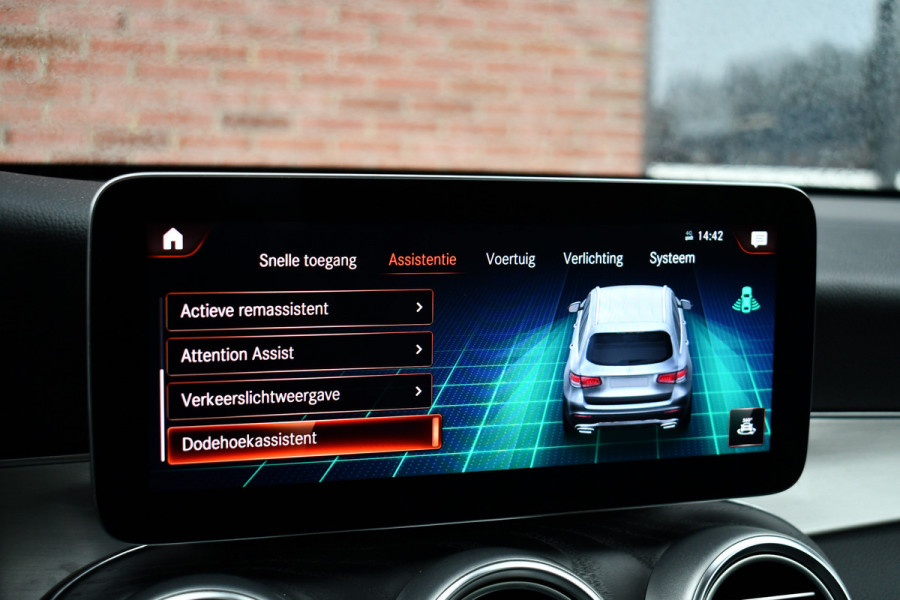Mercedes-Benz GLC 300e 4M AMG Pano Luchtv Distr HUD 360 Stoel-ventilatie Memory Night