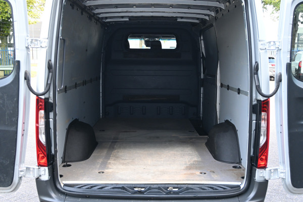 Mercedes-Benz Sprinter 319 CDI L2H1 3500 KG trekhaak, LED, Distronic