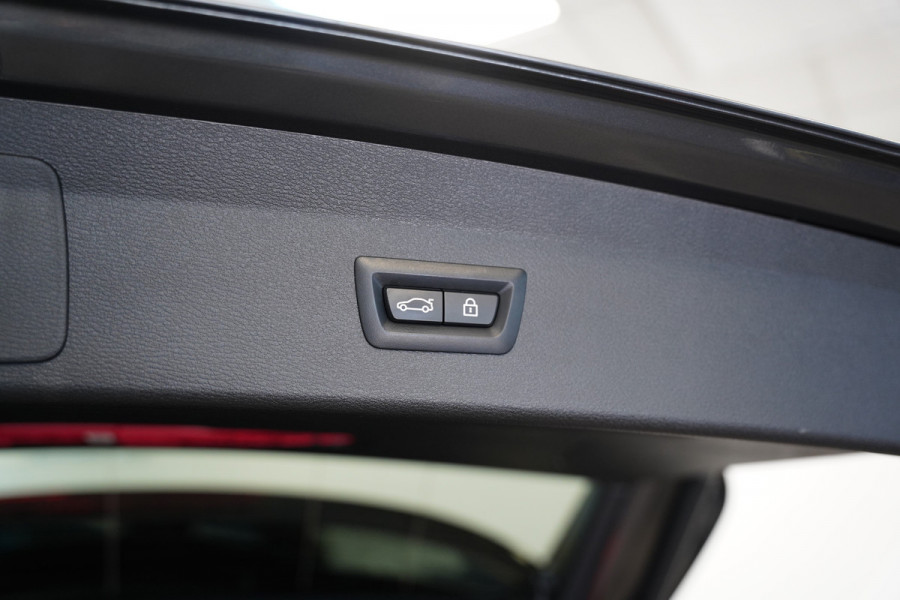 BMW X1 sDrive20i High Executive Panoramadak M-Sport Trekhaak