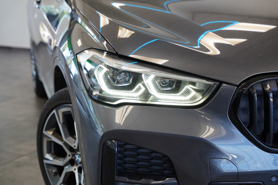 BMW X1 sDrive20i High Executive Panoramadak M-Sport Trekhaak