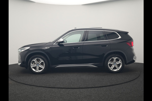 BMW X1 xDrive30e X Line PHEV 326pk Dealer O.H. | Trekhaak Af Fabriek | Panodak | Camera | Harman / Kardon | Lederen Voorstoelen Memory & Verwarmd | Sfeerverlichting | Apple Carplay | Navigatie | DAB | Cruise Control | Plug In Hybrid |