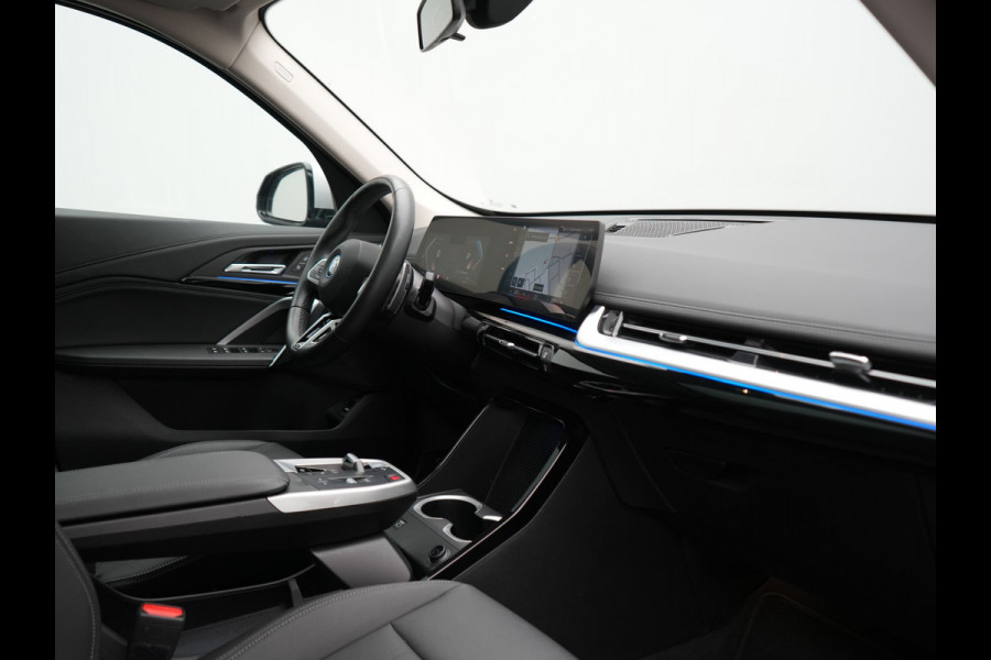 BMW X1 xDrive30e X Line PHEV 326pk Dealer O.H. | Trekhaak Af Fabriek | Panodak | Camera | Harman / Kardon | Lederen Voorstoelen Memory & Verwarmd | Sfeerverlichting | Apple Carplay | Navigatie | DAB | Cruise Control | Plug In Hybrid |