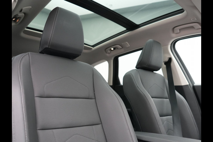 BMW X1 xDrive30e X Line PHEV 326pk Dealer O.H. | Trekhaak Af Fabriek | Panodak | Camera | Harman / Kardon | Lederen Voorstoelen Memory & Verwarmd | Sfeerverlichting | Apple Carplay | Navigatie | DAB | Cruise Control | Plug In Hybrid |