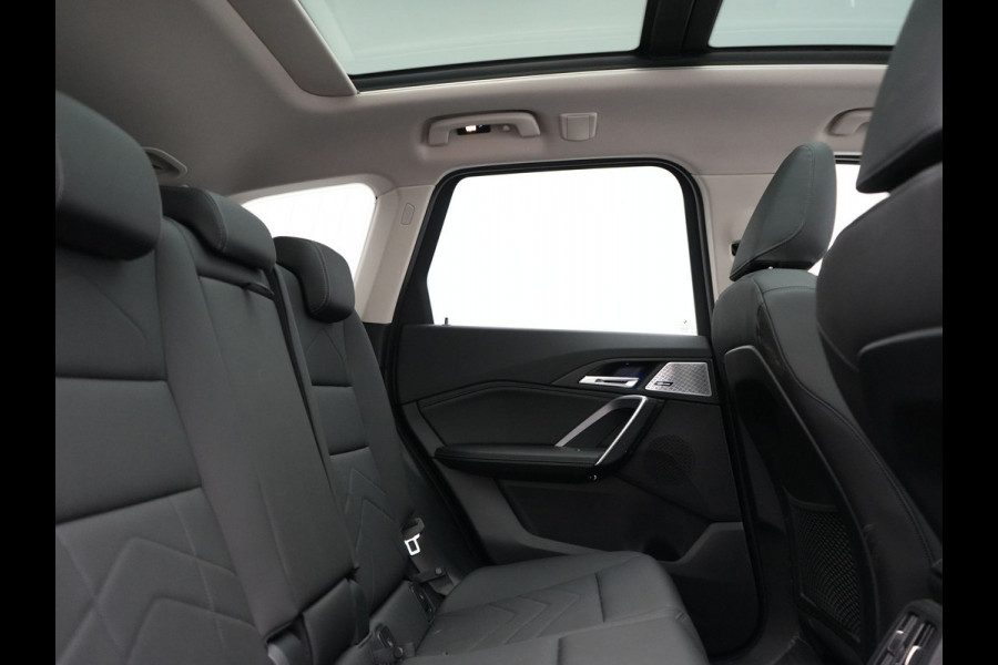 BMW X1 xDrive30e X Line PHEV 326pk Dealer O.H. | Trekhaak Af Fabriek | Panodak | Camera | Harman / Kardon | Lederen Voorstoelen Memory & Verwarmd | Sfeerverlichting | Apple Carplay | Navigatie | DAB | Cruise Control | Plug In Hybrid |