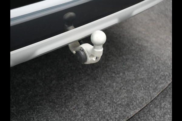 BMW X1 xDrive30e X Line PHEV 326pk Dealer O.H. | Trekhaak Af Fabriek | Panodak | Camera | Harman / Kardon | Lederen Voorstoelen Memory & Verwarmd | Sfeerverlichting | Apple Carplay | Navigatie | DAB | Cruise Control | Plug In Hybrid |