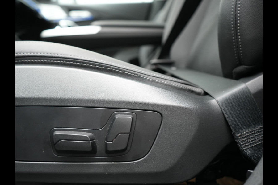 BMW X1 xDrive30e X Line PHEV 326pk Dealer O.H. | Trekhaak Af Fabriek | Panodak | Camera | Harman / Kardon | Lederen Voorstoelen Memory & Verwarmd | Sfeerverlichting | Apple Carplay | Navigatie | DAB | Cruise Control | Plug In Hybrid |
