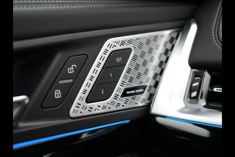 BMW X1 xDrive30e X Line PHEV 326pk Dealer O.H. | Trekhaak Af Fabriek | Panodak | Camera | Harman / Kardon | Lederen Voorstoelen Memory & Verwarmd | Sfeerverlichting | Apple Carplay | Navigatie | DAB | Cruise Control | Plug In Hybrid |
