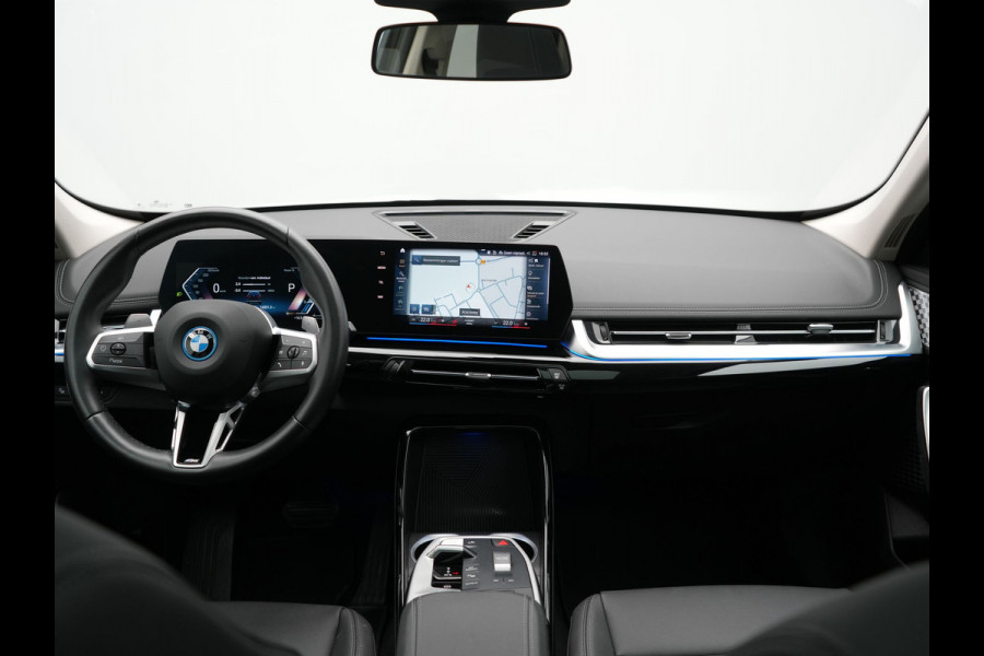 BMW X1 xDrive30e X Line PHEV 326pk Dealer O.H. | Trekhaak Af Fabriek | Panodak | Camera | Harman / Kardon | Lederen Voorstoelen Memory & Verwarmd | Sfeerverlichting | Apple Carplay | Navigatie | DAB | Cruise Control | Plug In Hybrid |