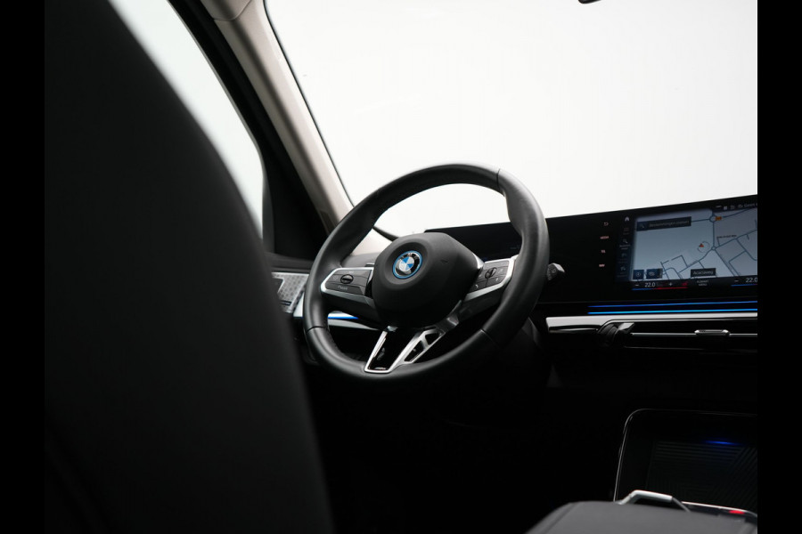 BMW X1 xDrive30e X Line PHEV 326pk Dealer O.H. | Trekhaak Af Fabriek | Panodak | Camera | Harman / Kardon | Lederen Voorstoelen Memory & Verwarmd | Sfeerverlichting | Apple Carplay | Navigatie | DAB | Cruise Control | Plug In Hybrid |
