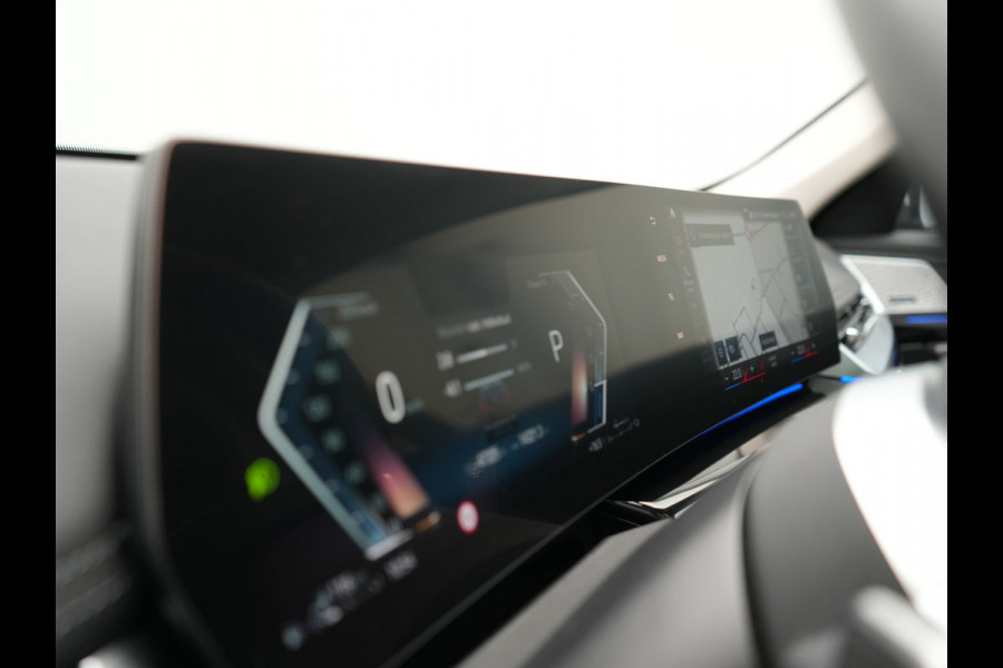 BMW X1 xDrive30e X Line PHEV 326pk Dealer O.H. | Trekhaak Af Fabriek | Panodak | Camera | Harman / Kardon | Lederen Voorstoelen Memory & Verwarmd | Sfeerverlichting | Apple Carplay | Navigatie | DAB | Cruise Control | Plug In Hybrid |