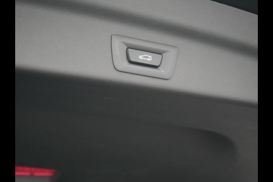 BMW X1 xDrive30e X Line PHEV 326pk Dealer O.H. | Trekhaak Af Fabriek | Panodak | Camera | Harman / Kardon | Lederen Voorstoelen Memory & Verwarmd | Sfeerverlichting | Apple Carplay | Navigatie | DAB | Cruise Control | Plug In Hybrid |