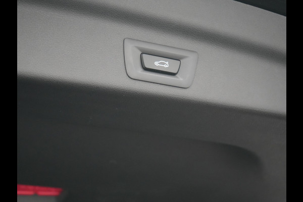 BMW X1 xDrive30e X Line PHEV 326pk Dealer O.H. | Trekhaak Af Fabriek | Panodak | Camera | Harman / Kardon | Lederen Voorstoelen Memory & Verwarmd | Sfeerverlichting | Apple Carplay | Navigatie | DAB | Cruise Control | Plug In Hybrid |