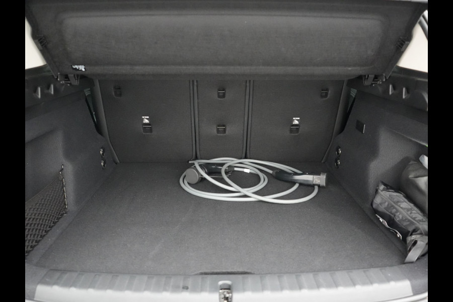 BMW X1 xDrive30e X Line PHEV 326pk Dealer O.H. | Trekhaak Af Fabriek | Panodak | Camera | Harman / Kardon | Lederen Voorstoelen Memory & Verwarmd | Sfeerverlichting | Apple Carplay | Navigatie | DAB | Cruise Control | Plug In Hybrid |