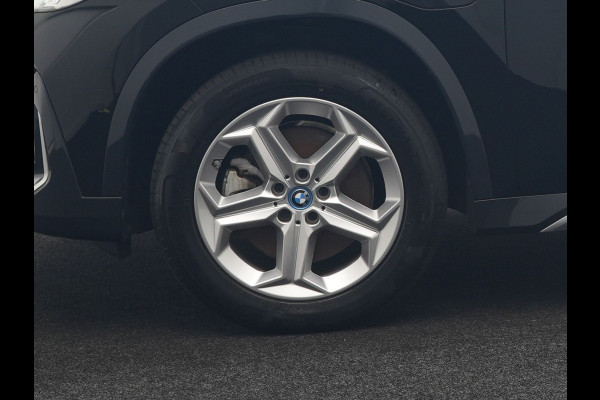 BMW X1 xDrive30e X Line PHEV 326pk Dealer O.H. | Trekhaak Af Fabriek | Panodak | Camera | Harman / Kardon | Lederen Voorstoelen Memory & Verwarmd | Sfeerverlichting | Apple Carplay | Navigatie | DAB | Cruise Control | Plug In Hybrid |
