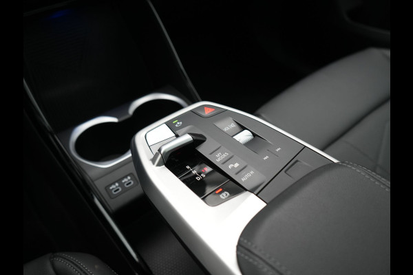BMW X1 xDrive30e X Line PHEV 326pk Dealer O.H. | Trekhaak Af Fabriek | Panodak | Camera | Harman / Kardon | Lederen Voorstoelen Memory & Verwarmd | Sfeerverlichting | Apple Carplay | Navigatie | DAB | Cruise Control | Plug In Hybrid |
