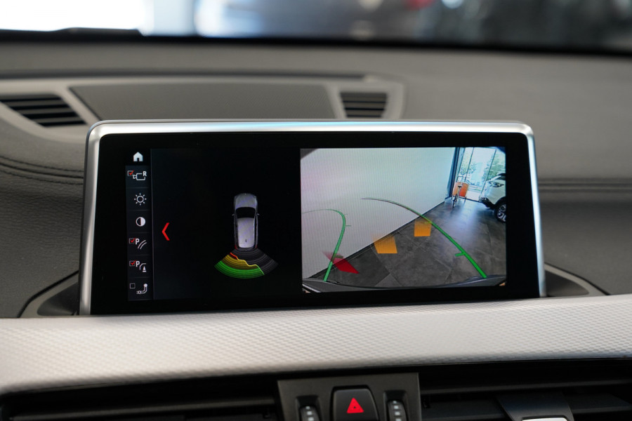 BMW X1 sDrive20i High Executive Panoramadak M-Sport Trekhaak