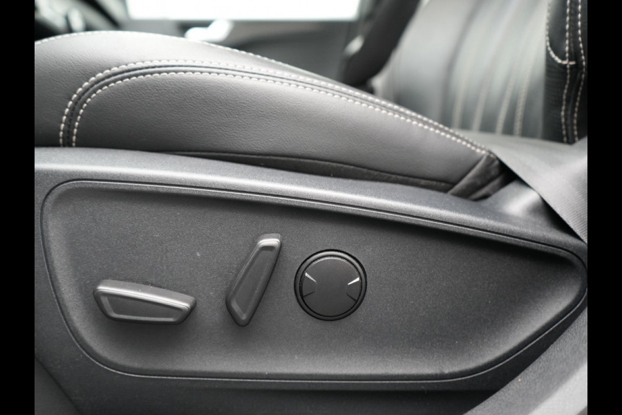 Ford Kuga 2.5 PHEV Vignale 225pk Dealer O.H. | Trekhaak Af Fabriek | Adaptive Cruise | 360 Camera | Head Up | Bang & Olufsen | Lederen Sportstoelen Memory & Verwarmd | Keyless | BLIS | Stuur Verwarmd | Apple Carplay | Navigatie | DAB |  Plug In Hybrid |