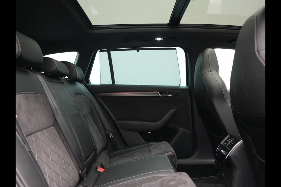 Škoda Superb Combi 1.4 TSI iV Sportline Business PHEV 218pk Dealer O.H. | Trekhaak Af Fabriek | Panodak | Adaptive Cruise | 360 Camera | Alcantara Sportstoelen Memory & Verwarmd | Stuur Verwarmd | Blis | Keyless | Crystal LED | Sfeerverlichting | Apple Carplay |  Plug In Hybrid |