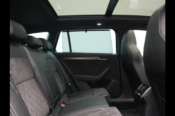 Škoda Superb Combi 1.4 TSI iV Sportline Business PHEV 218pk Dealer O.H. | Trekhaak Af Fabriek | Panodak | Adaptive Cruise | 360 Camera | Alcantara Sportstoelen Memory & Verwarmd | Stuur Verwarmd | Blis | Keyless | Crystal LED | Sfeerverlichting | Apple Carplay |  Plug In Hybrid |