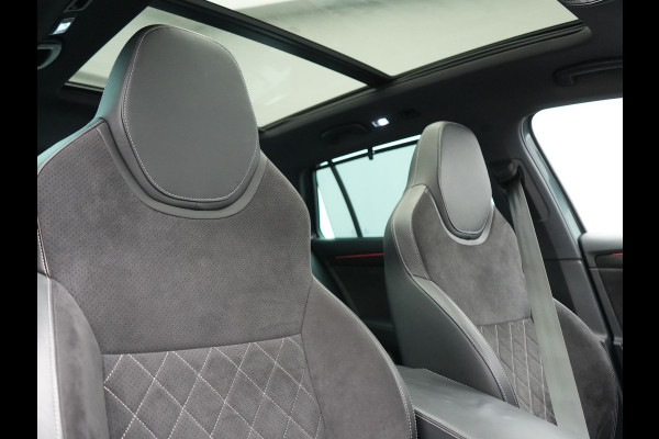 Škoda Superb Combi 1.4 TSI iV Sportline Business PHEV 218pk Dealer O.H. | Trekhaak Af Fabriek | Panodak | Adaptive Cruise | 360 Camera | Alcantara Sportstoelen Memory & Verwarmd | Stuur Verwarmd | Blis | Keyless | Crystal LED | Sfeerverlichting | Apple Carplay |  Plug In Hybrid |