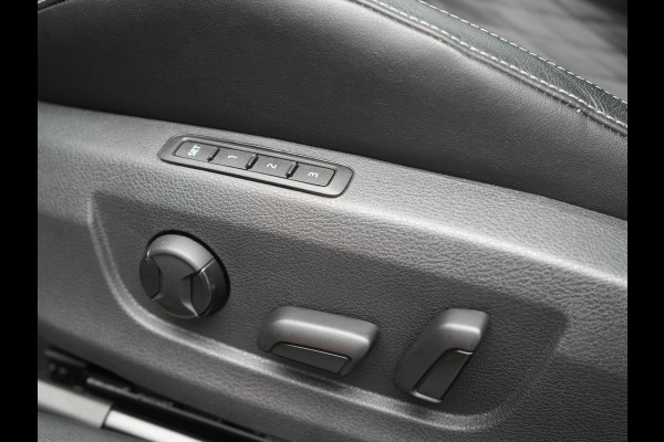 Škoda Superb Combi 1.4 TSI iV Sportline Business PHEV 218pk Dealer O.H. | Trekhaak Af Fabriek | Panodak | Adaptive Cruise | 360 Camera | Alcantara Sportstoelen Memory & Verwarmd | Stuur Verwarmd | Blis | Keyless | Crystal LED | Sfeerverlichting | Apple Carplay |  Plug In Hybrid |