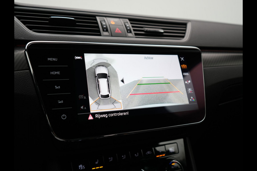 Škoda Superb Combi 1.4 TSI iV Sportline Business PHEV 218pk Dealer O.H. | Trekhaak Af Fabriek | Panodak | Adaptive Cruise | 360 Camera | Alcantara Sportstoelen Memory & Verwarmd | Stuur Verwarmd | Blis | Keyless | Crystal LED | Sfeerverlichting | Apple Carplay |  Plug In Hybrid |