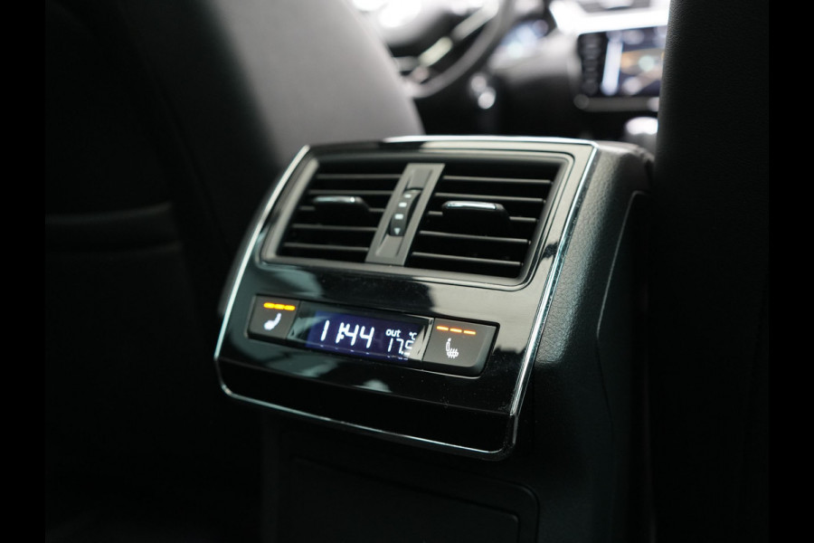 Škoda Superb Combi 1.4 TSI iV Sportline Business PHEV 218pk Dealer O.H. | Trekhaak Af Fabriek | Panodak | Adaptive Cruise | 360 Camera | Alcantara Sportstoelen Memory & Verwarmd | Stuur Verwarmd | Blis | Keyless | Crystal LED | Sfeerverlichting | Apple Carplay |  Plug In Hybrid |