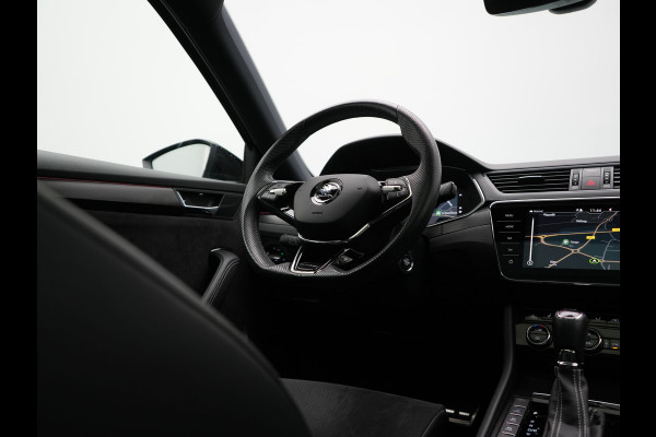 Škoda Superb Combi 1.4 TSI iV Sportline Business PHEV 218pk Dealer O.H. | Trekhaak Af Fabriek | Panodak | Adaptive Cruise | 360 Camera | Alcantara Sportstoelen Memory & Verwarmd | Stuur Verwarmd | Blis | Keyless | Crystal LED | Sfeerverlichting | Apple Carplay |  Plug In Hybrid |