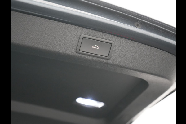 Škoda Superb Combi 1.4 TSI iV Sportline Business PHEV 218pk Dealer O.H. | Trekhaak Af Fabriek | Panodak | Adaptive Cruise | 360 Camera | Alcantara Sportstoelen Memory & Verwarmd | Stuur Verwarmd | Blis | Keyless | Crystal LED | Sfeerverlichting | Apple Carplay |  Plug In Hybrid |