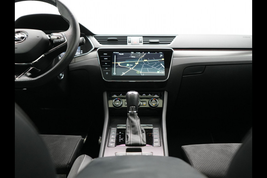 Škoda Superb Combi 1.4 TSI iV Sportline Business PHEV 218pk Dealer O.H. | Trekhaak Af Fabriek | Panodak | Adaptive Cruise | 360 Camera | Alcantara Sportstoelen Memory & Verwarmd | Stuur Verwarmd | Blis | Keyless | Crystal LED | Sfeerverlichting | Apple Carplay |  Plug In Hybrid |