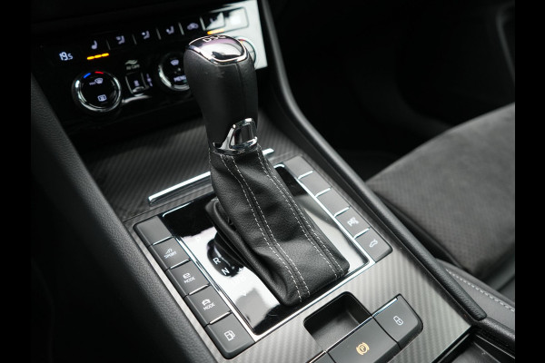 Škoda Superb Combi 1.4 TSI iV Sportline Business PHEV 218pk Dealer O.H. | Trekhaak Af Fabriek | Panodak | Adaptive Cruise | 360 Camera | Alcantara Sportstoelen Memory & Verwarmd | Stuur Verwarmd | Blis | Keyless | Crystal LED | Sfeerverlichting | Apple Carplay |  Plug In Hybrid |