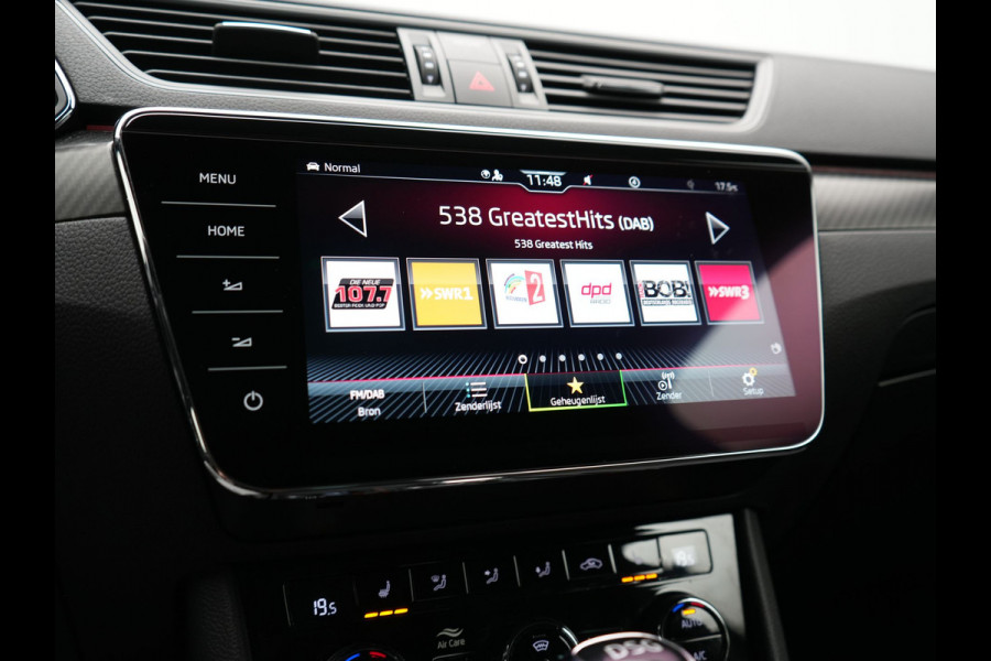 Škoda Superb Combi 1.4 TSI iV Sportline Business PHEV 218pk Dealer O.H. | Trekhaak Af Fabriek | Panodak | Adaptive Cruise | 360 Camera | Alcantara Sportstoelen Memory & Verwarmd | Stuur Verwarmd | Blis | Keyless | Crystal LED | Sfeerverlichting | Apple Carplay |  Plug In Hybrid |