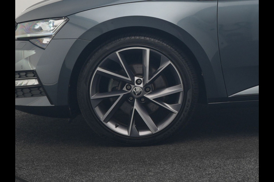 Škoda Superb Combi 1.4 TSI iV Sportline Business PHEV 218pk Dealer O.H. | Trekhaak Af Fabriek | Panodak | Adaptive Cruise | 360 Camera | Alcantara Sportstoelen Memory & Verwarmd | Stuur Verwarmd | Blis | Keyless | Crystal LED | Sfeerverlichting | Apple Carplay |  Plug In Hybrid |
