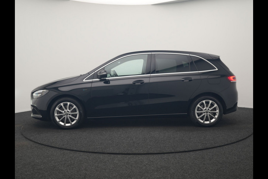 Mercedes-Benz B-Klasse 250 e Advantage PHEV 218pk Dealer O.H. | Trekhaak Af Fabriek | Adaptive Cruise | Head Up | Burmester Audio | Camera | Lederen Sportstoelen Memory & Verwarmd | BLIS | Apple Carplay | Widescreen Navi | DAB | Plug In Hybrid |