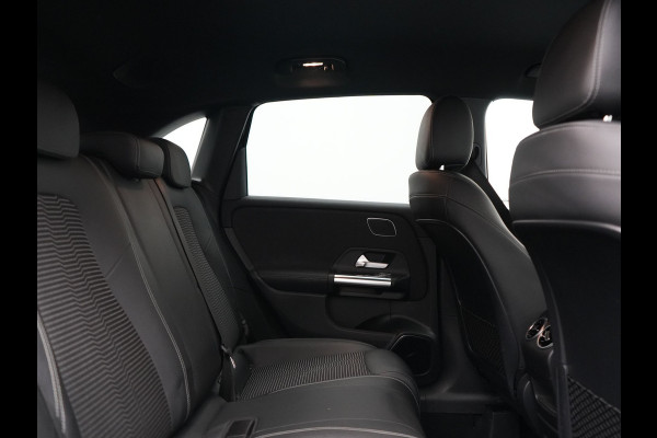 Mercedes-Benz B-Klasse 250 e Advantage PHEV 218pk Dealer O.H. | Trekhaak Af Fabriek | Adaptive Cruise | Head Up | Burmester Audio | Camera | Lederen Sportstoelen Memory & Verwarmd | BLIS | Apple Carplay | Widescreen Navi | DAB | Plug In Hybrid |