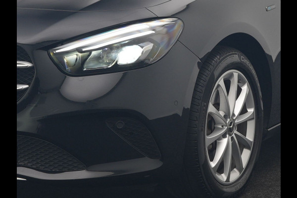 Mercedes-Benz B-Klasse 250 e Advantage PHEV 218pk Dealer O.H. | Trekhaak Af Fabriek | Adaptive Cruise | Head Up | Burmester Audio | Camera | Lederen Sportstoelen Memory & Verwarmd | BLIS | Apple Carplay | Widescreen Navi | DAB | Plug In Hybrid |