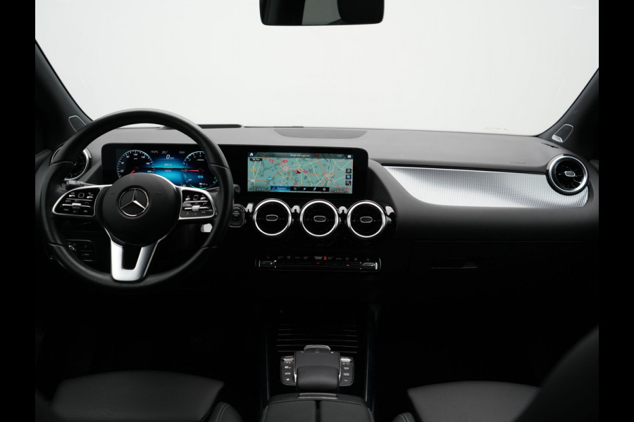 Mercedes-Benz B-Klasse 250 e Advantage PHEV 218pk Dealer O.H. | Trekhaak Af Fabriek | Adaptive Cruise | Head Up | Burmester Audio | Camera | Lederen Sportstoelen Memory & Verwarmd | BLIS | Apple Carplay | Widescreen Navi | DAB | Plug In Hybrid |