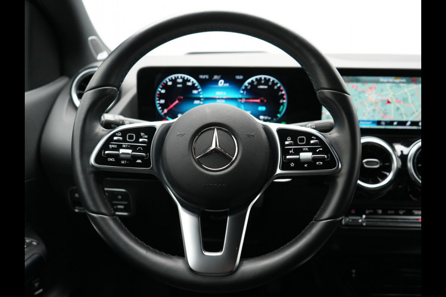 Mercedes-Benz B-Klasse 250 e Advantage PHEV 218pk Dealer O.H. | Trekhaak Af Fabriek | Adaptive Cruise | Head Up | Burmester Audio | Camera | Lederen Sportstoelen Memory & Verwarmd | BLIS | Apple Carplay | Widescreen Navi | DAB | Plug In Hybrid |