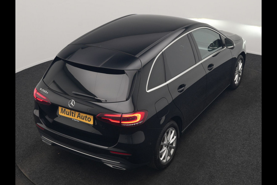 Mercedes-Benz B-Klasse 250 e Advantage PHEV 218pk Dealer O.H. | Trekhaak Af Fabriek | Adaptive Cruise | Head Up | Burmester Audio | Camera | Lederen Sportstoelen Memory & Verwarmd | BLIS | Apple Carplay | Widescreen Navi | DAB | Plug In Hybrid |