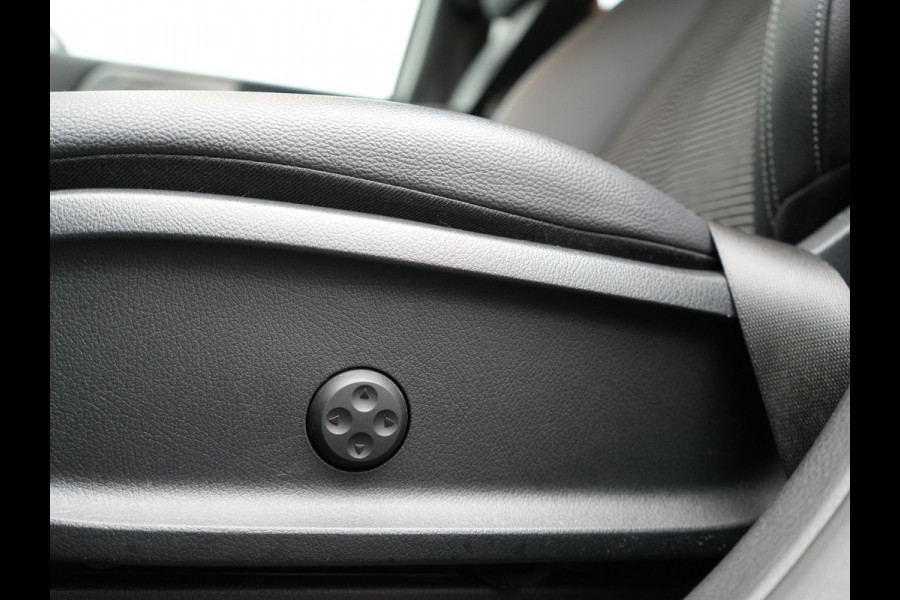 Mercedes-Benz B-Klasse 250 e Advantage PHEV 218pk Dealer O.H. | Trekhaak Af Fabriek | Adaptive Cruise | Head Up | Burmester Audio | Camera | Lederen Sportstoelen Memory & Verwarmd | BLIS | Apple Carplay | Widescreen Navi | DAB | Plug In Hybrid |