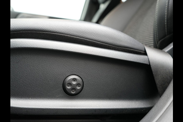 Mercedes-Benz B-Klasse 250 e Advantage PHEV 218pk Dealer O.H. | Trekhaak Af Fabriek | Adaptive Cruise | Head Up | Burmester Audio | Camera | Lederen Sportstoelen Memory & Verwarmd | BLIS | Apple Carplay | Widescreen Navi | DAB | Plug In Hybrid |